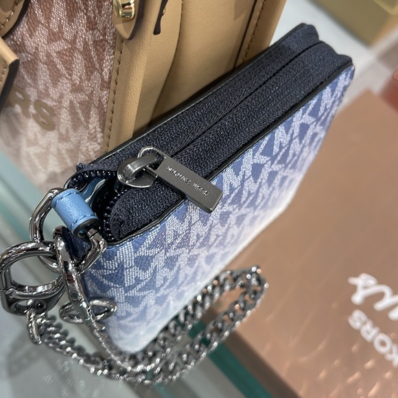 Michael Kors COOPER
3654LPCF5B
ZIP BILLFOLD WITH CHAIN
DENIM - Picture 4 of 16